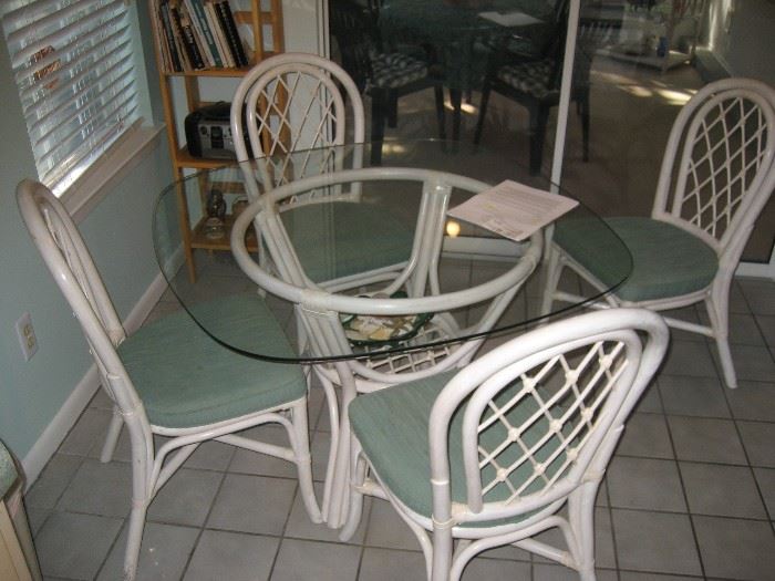 Cute Rattan kitchen table & chairs 