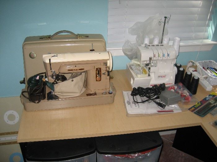 WORKING vintage Singer & Simplicity sewing machines 