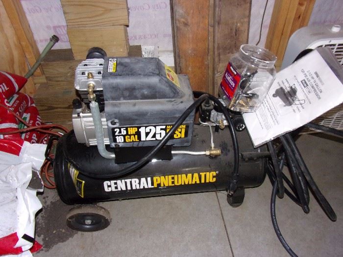 Central Pnuematic 125psi air compressor