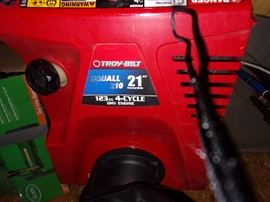 Troy-Bilt 21" Snow Thrower/Blower 123cc 4 cycle. Like brand new!