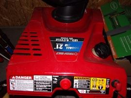 Troy-Bilt 21" Snow Thrower/Blower 123cc 4 cycle. Like brand new!