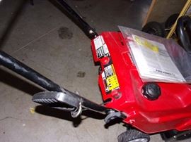 Troy-Bilt 21" Snow Thrower/Blower 123cc 4 cycle. Like brand new!