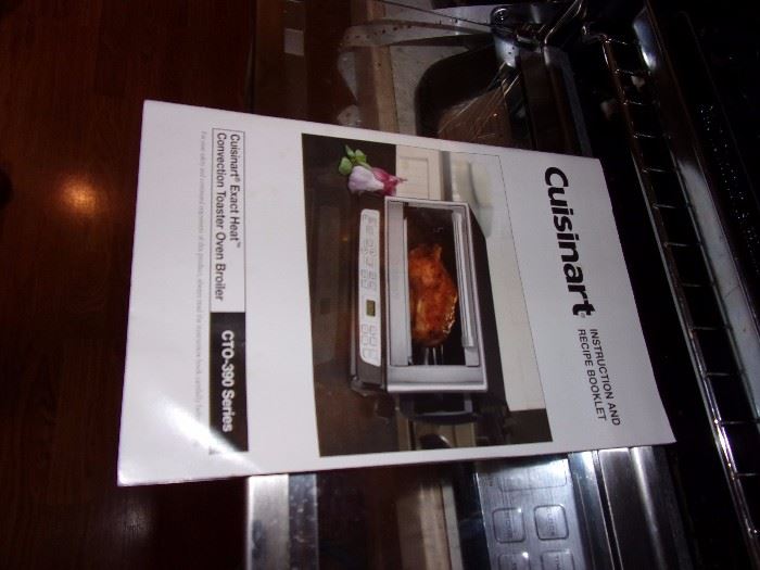 Cuisinart convection toaster oven! The bomb! Cooks evenly!