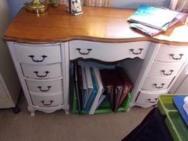 Vanity/desk MCM/Vintage