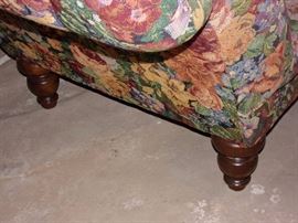 Floral Tufted scroll arm chaise excellent condition