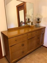 Mid Century Modern 4 piece Queen Size Bedroom Suite with Bookcase Headboard