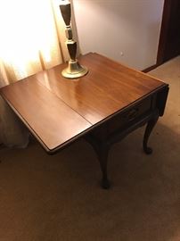 One drawer with extended leafs end table