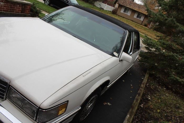 CAR FOR SALE 1991 cadillac de ville $2800 OBO clean title 1 owner new engine great body 148K miles