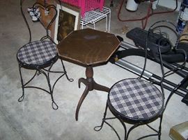 ICE CREAM CHAIRS & SMALL TILT-TOP