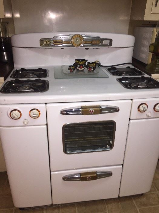 FANTASTIC repurposed early gas stove--works like a charm!