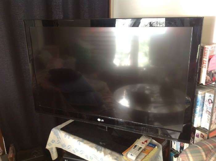 LG Flat Screen TV $ 140.00