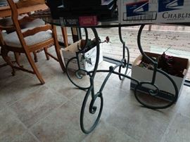 round glass/metal table