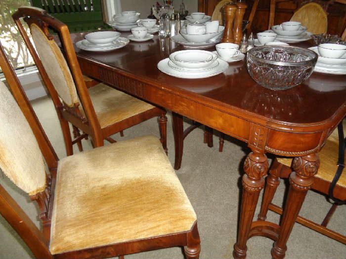 vintage dining table w/6 chairs