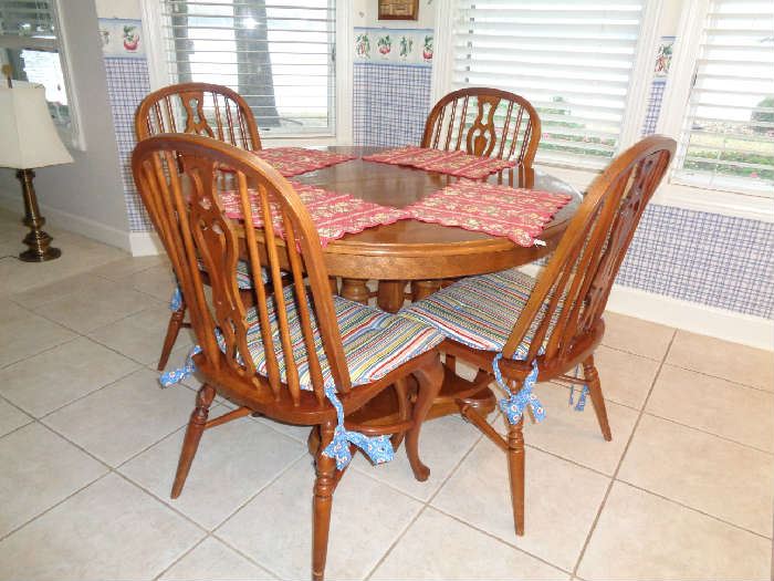 table w/4 chairs