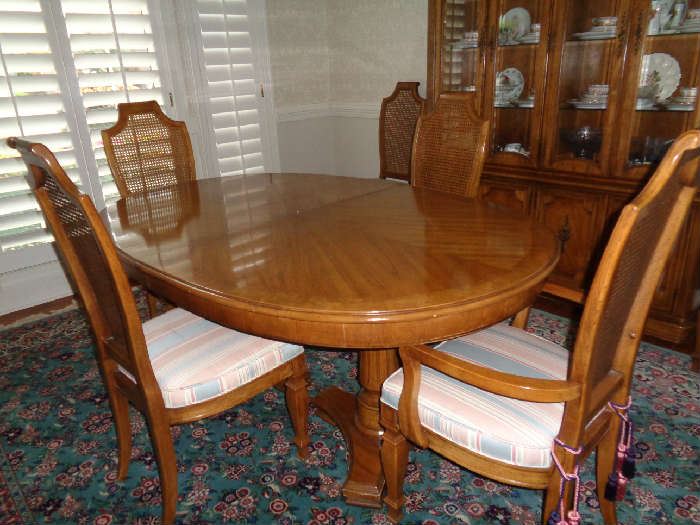dining table w/6 chairs & leaves