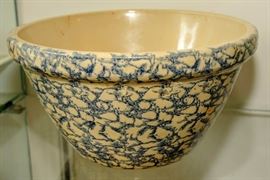 BLUE & WHITE SPONGE WARE BOWL