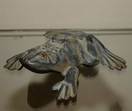 IRON GARDEN FROG 