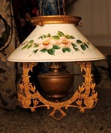 VICTORIAN HANGING LAMP WITH DECORATED GLASS SHADE 
