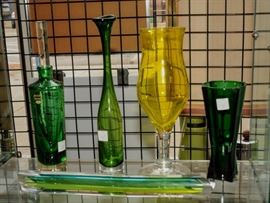 SELECTION OF ART GLASS