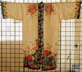 SELECTION OF VINTAGE KIMONOS 