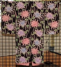 SELECTION OF VINTAGE KIMONOS 