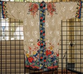 SELECTION OF VINTAGE KIMONOS 