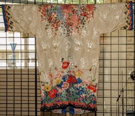 SELECTION OF VINTAGE KIMONOS 