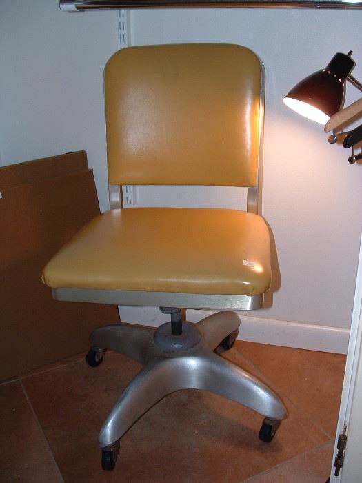 sleek mid century office chair