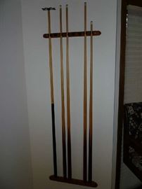 POOL CUES (GOES WITH POOL TABLE)