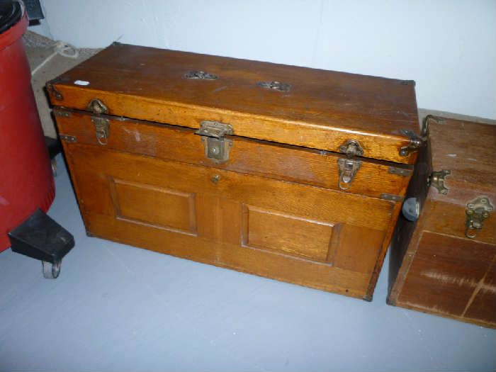 WOOD TOOL CHEST