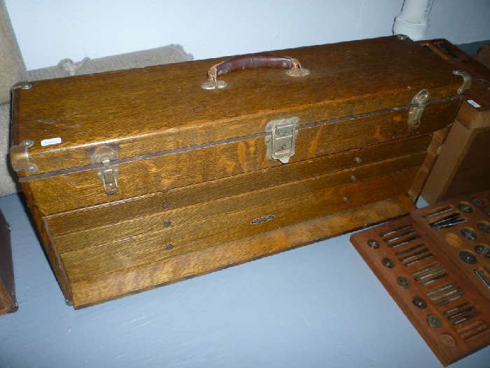 WOOD TOOL CHEST