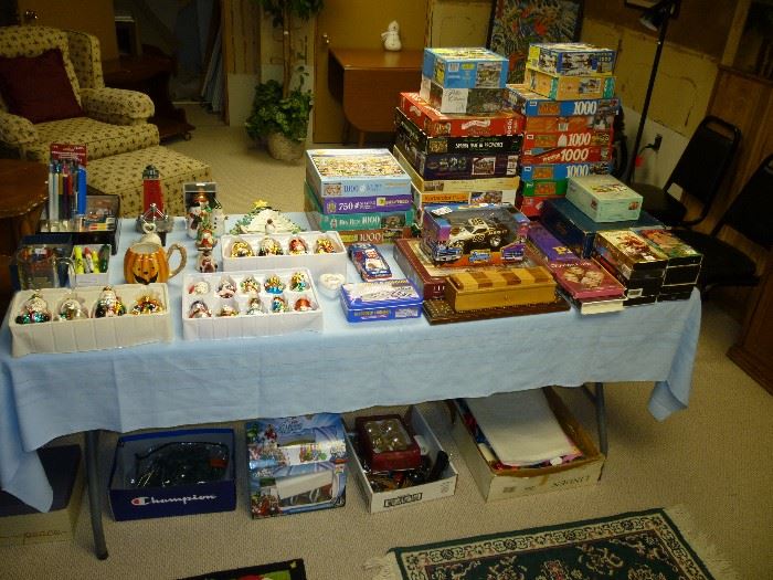 HOLIDAY, BOARD GAMES, PUZZLES