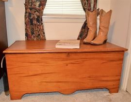 Pumpkin pine chest, cedar lined