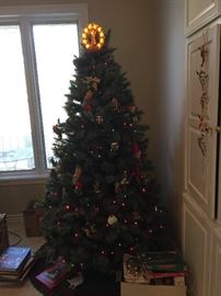 Lighted Christmas Tree, lots of vintage ornaments