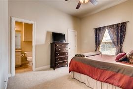 Queen size bed, dresser, tvs, night stands.