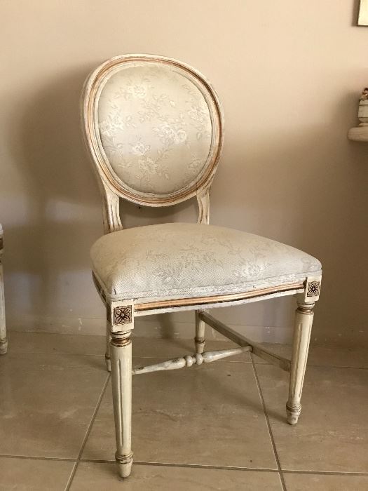 Whitewashed & Gilt Empire Style 
Dining Chairs   450.— (set of four)