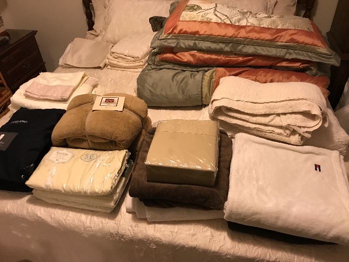 Blankets & Bed Linens