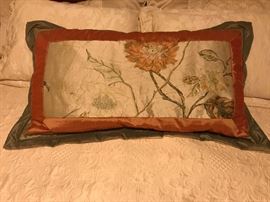 Sage & Peach Brocade King Size Pillows, Comforter, & Bed Skirt
90.— (set)
