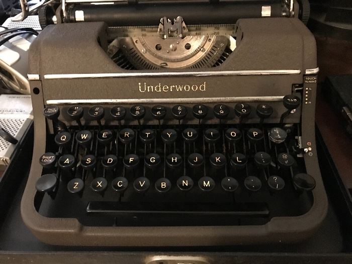 Vintage Portable Underwood Typewriter   45.—