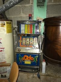 Lido de Paris Slot Machine