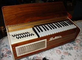 Minty Looking Deltone Child's Portable Organ