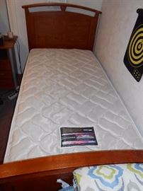 Twin headboard/ftboard - mattress set