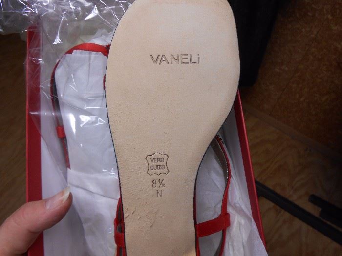 Vaneli ladies shoes size 8 1/2 N