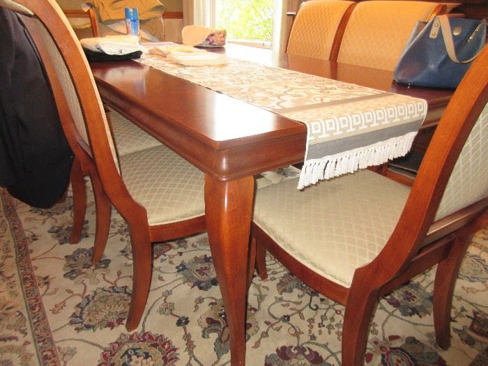 Like new dining table w/ 2 leaves and pads. 6 chairs