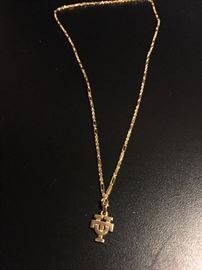 Gold necklace with a James Avery gold 'UT' charm