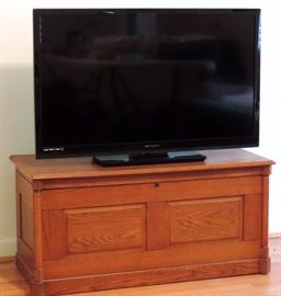 Oak Chest and Flat Screen TV Emerson LED 38"
