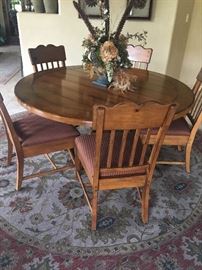 Drexel heritage round table and chairs

6 chairs

60" round table 

Retail $2800
Sale price $550