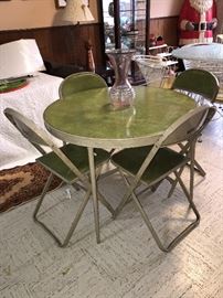 Round card table with 4 chairs