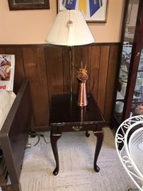 End table/lamp