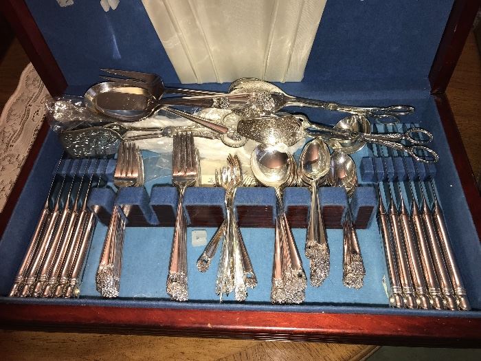 Silver-plated flatware set